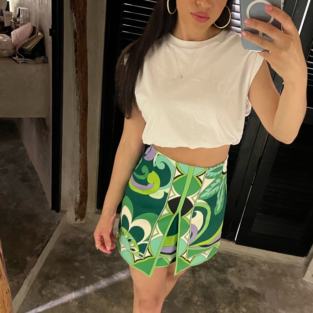 Short skirt